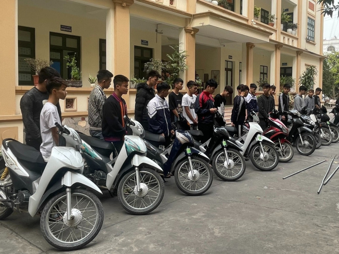 Khởi tố 20 thanh thiếu niên mang hung khí đi giải quyết mâu thuẫn