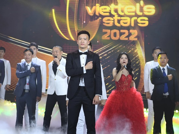 Hoàng Đức giành giải thưởng cao quý của Viettel đúng ngày sinh nhật mẹ, món quà tuyệt vời nhất là đây