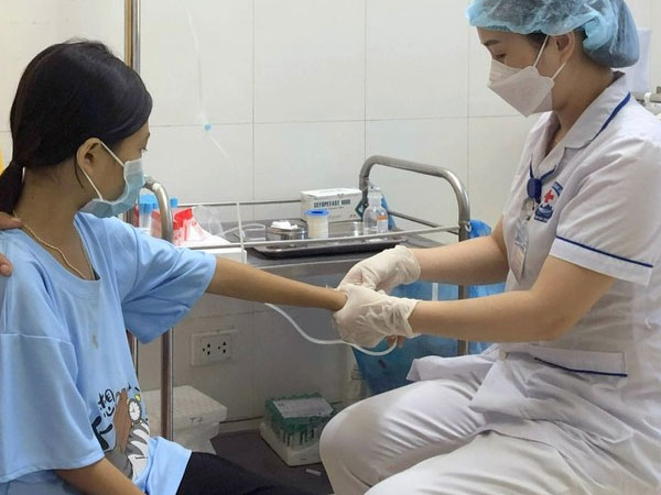 Hơn 200 học sinh ở một thị trấn tại Lào Cai phải nghỉ học vì ho, sốt, mệt