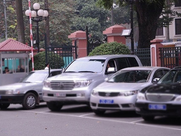Bộ Công Thương thanh lý 21 xe công: Từ Camry tới Land Cruiser với mức giá 'ngã ngửa'