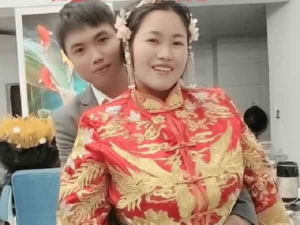 Chàng trai 25 tuổi cưới mẹ đơn thân 40 tuổi bất chấp gia đình phản đối, đám cưới không mời một ai