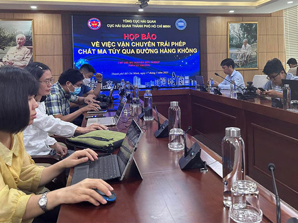 Họp báo vụ 4 tiếp viên Vietnam Airlines vận chuyển hơn 10 kg ma tuý