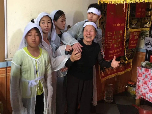 Góa phụ bị xe tông tử vong khi đi bán cá: Nỗi đau của 4 đứa trẻ mồ côi cả cha lẫn mẹ