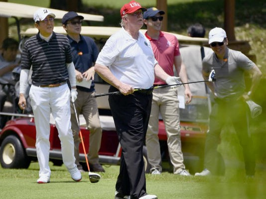 Gia đình ông Donald Trump "giữ riêng" hàng trăm quà tặng nước ngoài