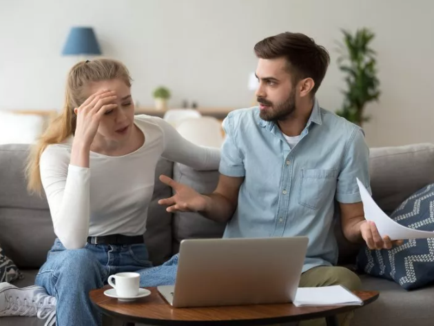 Bạn trai chi li, thấy người yêu tăng lương liền đòi thêm tiền thuê nhà