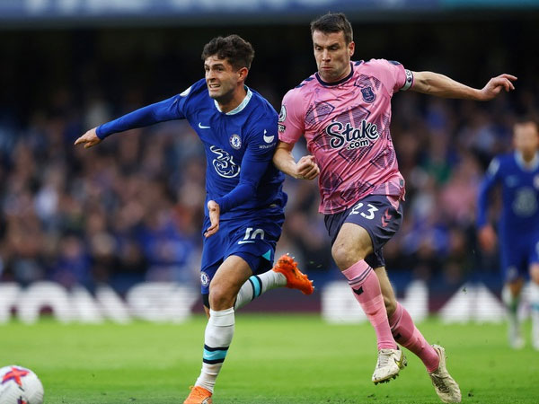 Công làm thủ phá, Chelsea mất điểm tiếc nuối trước Everton