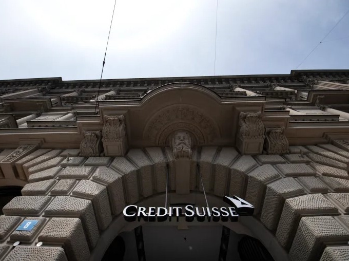 UBS đề nghị mua Credit Suisse giá 1 tỷ USD