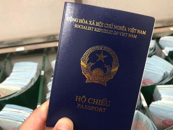 Bộ Công an đề xuất sửa luật, thêm 'nơi sinh' vào hộ chiếu