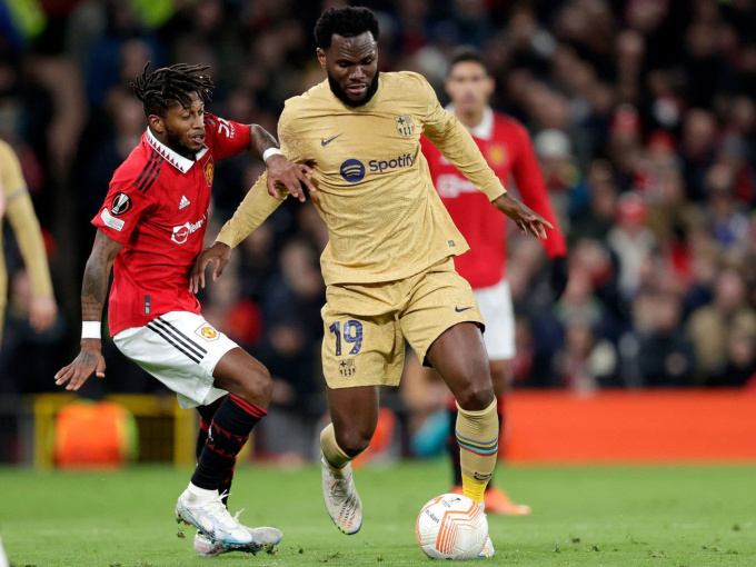 MU cân nhắc ký Kessie, Liverpool lấy Gravenberch