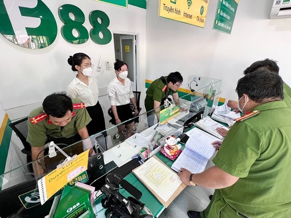 Công an đồng loạt kiểm tra 20 cơ sở của F88 ở An Giang
