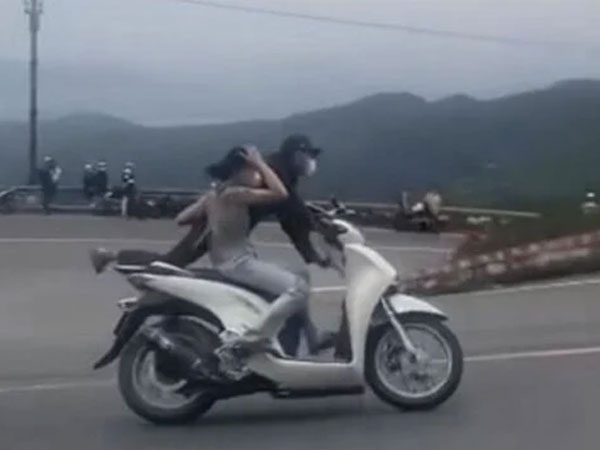 Công an truy tìm cặp đôi đi xe SH 'làm xiếc' tại khúc cua nguy hiểm đèo Hải Vân
