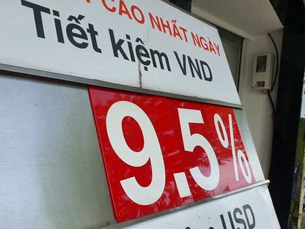 Mức lãi suất huy động 9,5% đã 'biến mất' trên bảng niêm yết của các ngân hàng