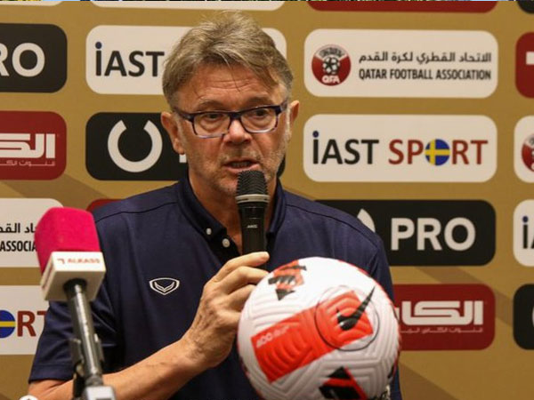 HLV Philippe Troussier ước 'được nghe Quốc ca Việt Nam ở World Cup' trong sinh nhật tuổi 68