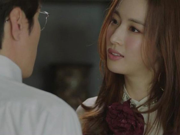 Từ mặt anh trai vì không chịu mua tủ lạnh, thuốc cho bố mẹ nhưng chi cả chục triệu để tặng quà bạn gái, cô gái bị dân mạng chê 'hỗn'