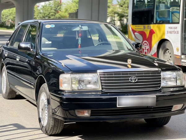Văn phòng Chính phủ thanh lý 4 'siêu phẩm' Toyota Crown với mức giá giật mình