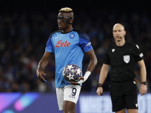 Napoli hét giá kỷ lục cho tiền đạo mục tiêu của MU