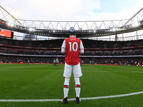 Mesut Ozil & cái chết của 'số 10 cổ điển' cuối cùng