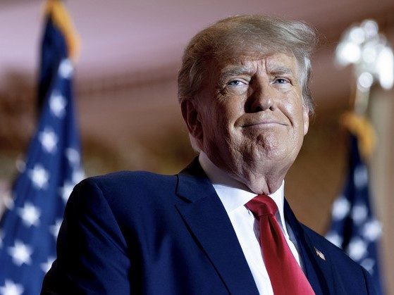 Ông Trump 'muốn bị còng tay tại toà'