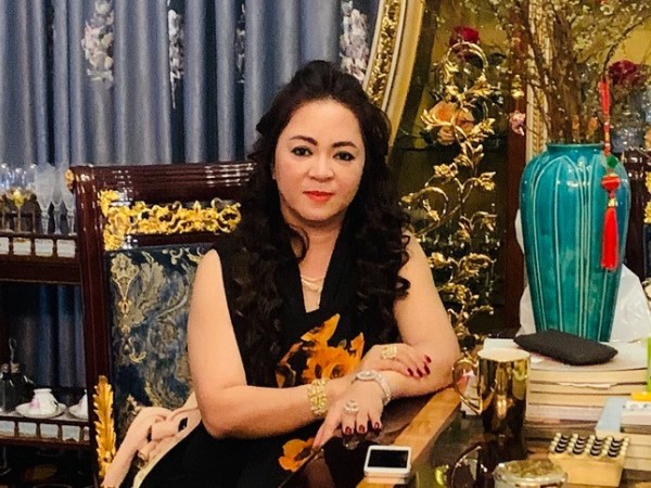 Hành động mới của con trai bà Nguyễn Phương Hằng