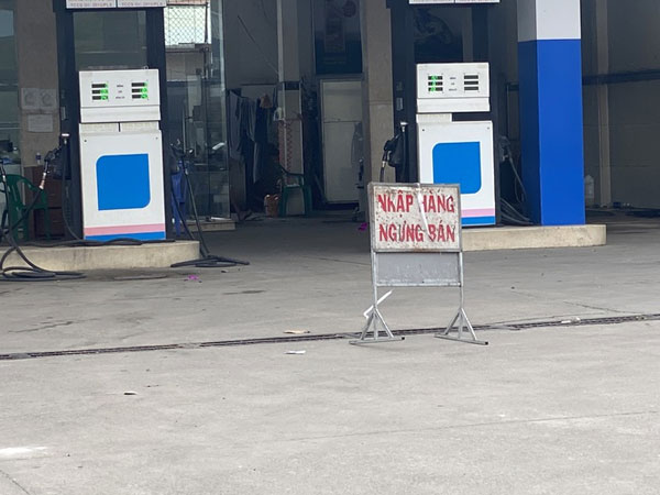 Vì sao 6 cửa hàng xăng dầu ở TP HCM vẫn đóng cửa?