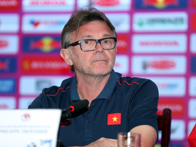 HLV Philippe Troussier: Thua không phải là sự tận cùng của tệ hại