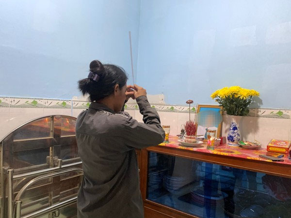 Một người tử vong do ‘nghịch’ súng trong lúc nhậu, gia đình nghi là án mạng