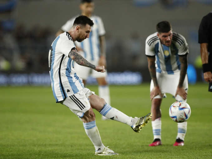 Ronaldo gọi, Messi ghi bàn đẹp mắt giúp Argentina đánh bại Panama