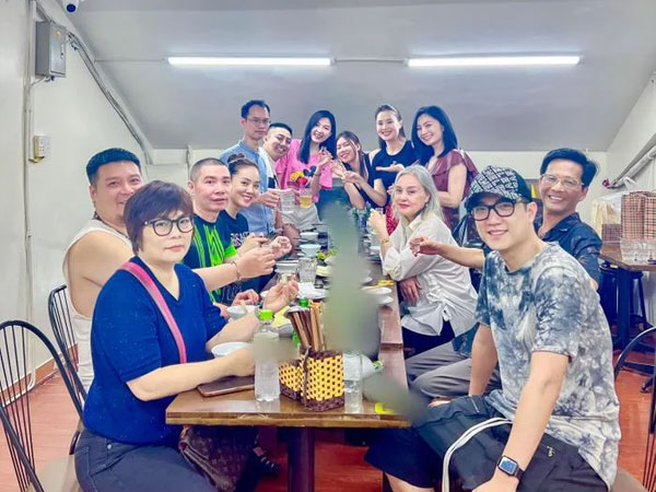 Vợ trẻ kém 15 tuổi NSND Công Lý nghẹn ngào khi chứng kiến tình cảm của đồng nghiệp dành cho chồng