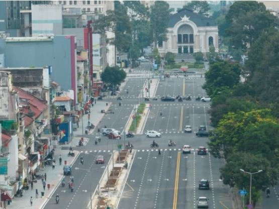 Đề xuất lắp mái che chống nắng, che mưa đường trung tâm TP.HCM