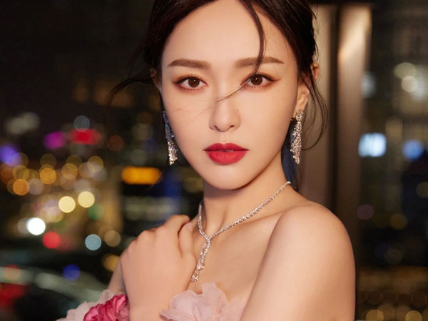 Đường Yên bị từ chối tham dự sự kiện thảm đỏ, chờ tận 20 phút vẫn không được vào