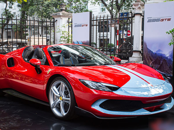 Khám phá siêu xe mui trần Ferrari 296 GTS giá 23 tỷ đầu tiên về Việt Nam