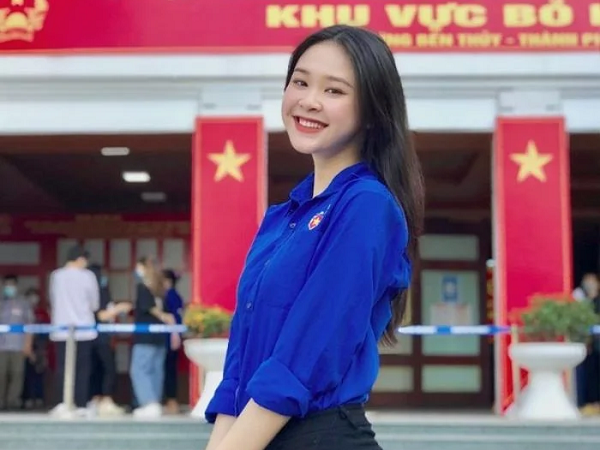Sau 2 năm gây sốt mạng xã hội khi xuất hiện trong màu áo Đoàn thanh niên, nữ sinh Hòa Bình hiện ra sao?