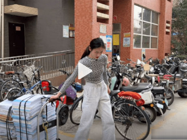 Tốt nghiệp ĐH top đầu, cô gái thu gom đồng nát kiếm hơn 30 triệu đồng/tháng