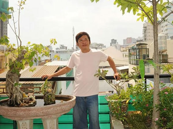 Nam diễn viên 'lên chùa bán nhang' giờ tậu nhà lầu, cuộc sống viên mãn bên vợ và ba con trai
