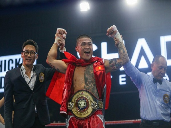 'Nam Vương' Trương Đình Hoàng bảo vệ thành công đai WBA châu Á