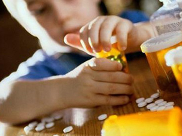 Bé gái 9 tuổi ngộ độc nặng do uống nhầm thuốc điều trị bệnh tâm thần