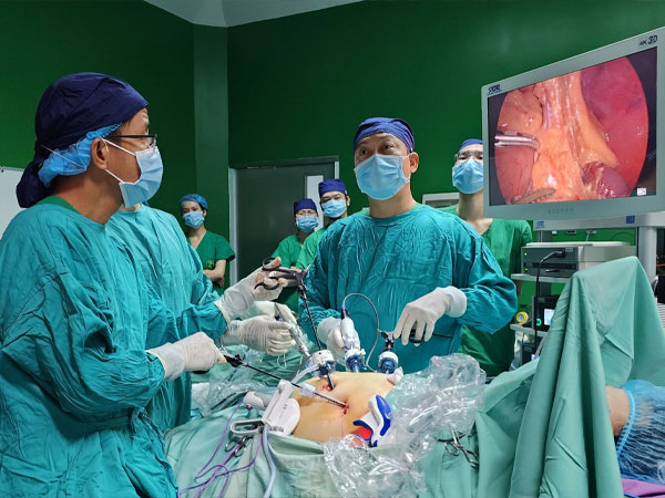 Đi khám vì đau bụng, người đàn ông nhận chẩn đoán ung thư