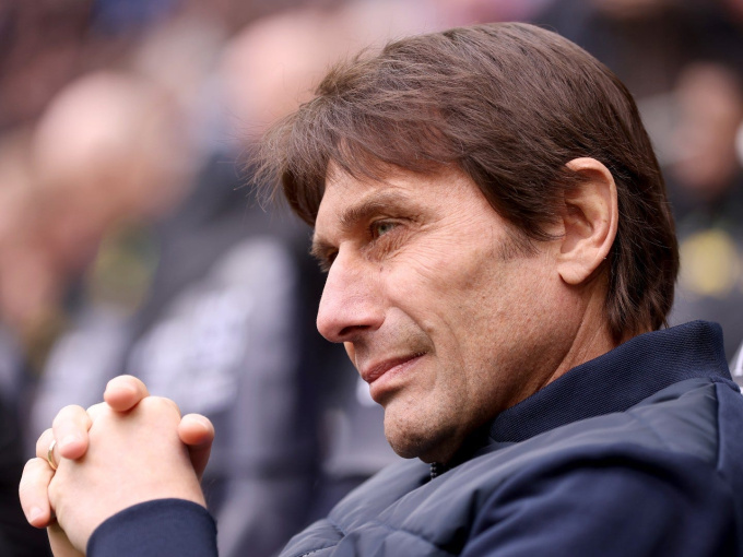Conte chế giễu BLĐ Tottenham trong bức tâm thư gửi NHM