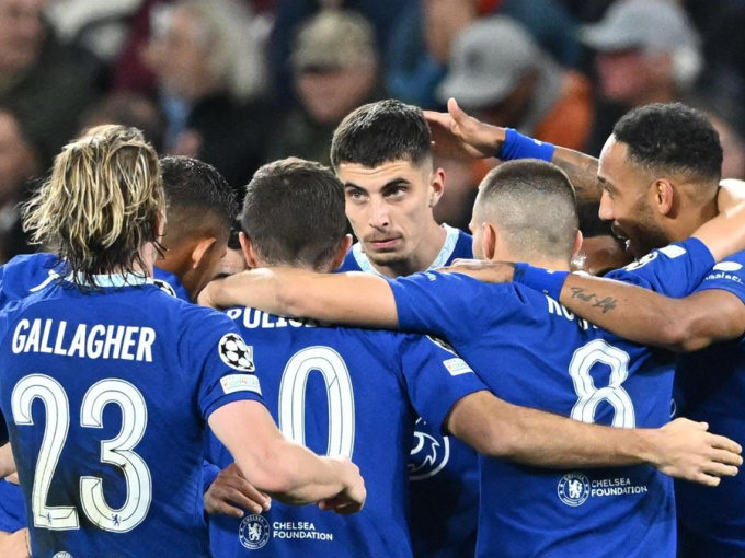 Chelsea sắp 'bán máu' để tự cứu bản thân