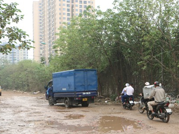 Đường nội đô 'đau khổ' chằng chịt ổ gà quá lâu năm