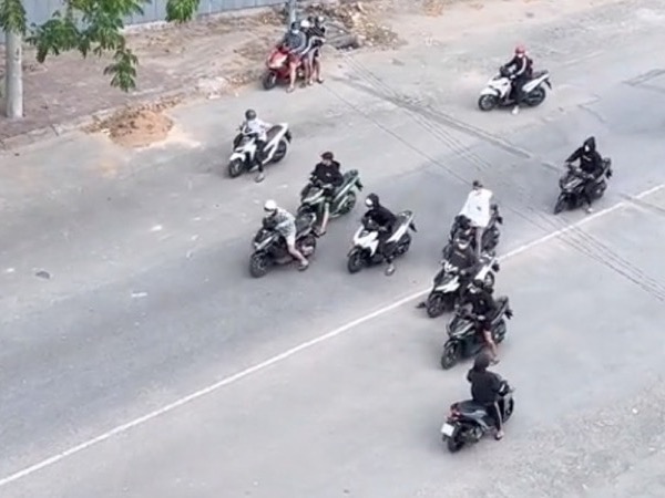 CSGT vây bắt hàng chục quái xế so kè tốc độ ở TPHCM
