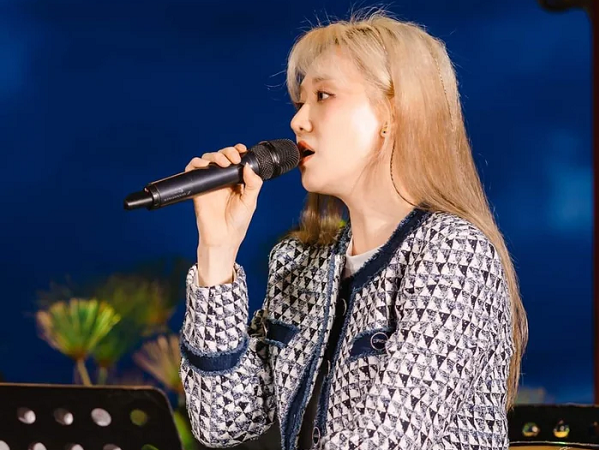 Hari Won gây tranh cãi khi hát live, netizen ngao ngán: 'Hát tiếng Việt hay Hàn vậy? Nghe nhức đầu thật'
