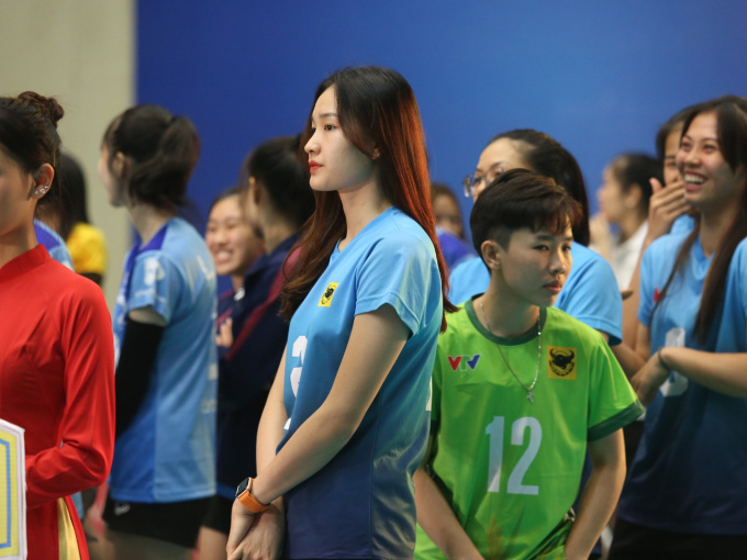 Ngỡ ngàng vẻ đẹp hoa khôi bóng chuyền Kim Thanh
