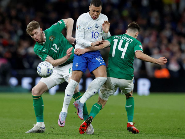 Mbappe bị khóa chặt, Pháp hạ Ireland nhờ siêu phẩm của Pavard