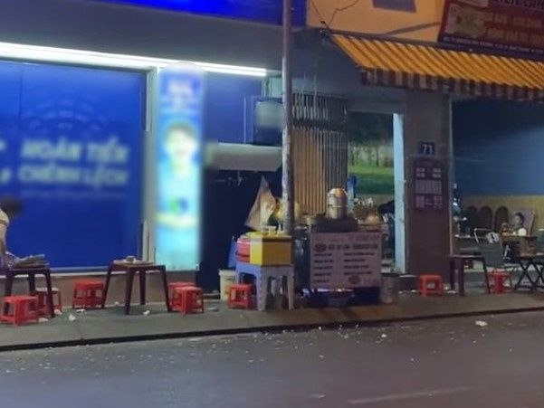 Xôn xao quán vỉa hè lắp thiết bị 'tối tân' cho thực khách, netizen thốt lên: 'Chắc bán hàng vì đam mê'
