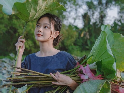 Danh tính gái xinh chăn bò gây bão mạng, tưởng ai hóa người quen