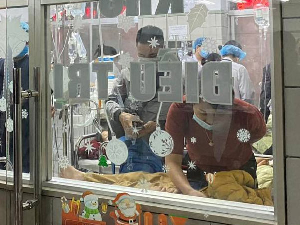Vụ học sinh ngộ độc sau chuyến dã ngoại: Số trẻ vào viện tăng lên 73 em