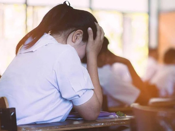 Bác sĩ ngã ngửa vì nữ sinh lớp 12 quan hệ với 4 bạn trai, ngây thơ tránh thai, HIV bằng... niềm tin