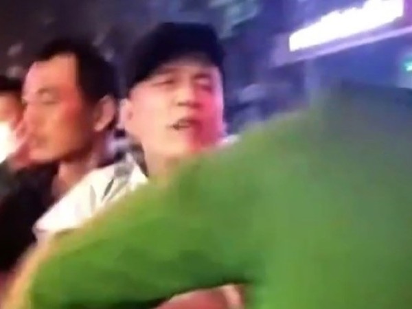Khởi tố thanh niên đã vi phạm cả 'tá' lỗi còn tát vào mặt công an