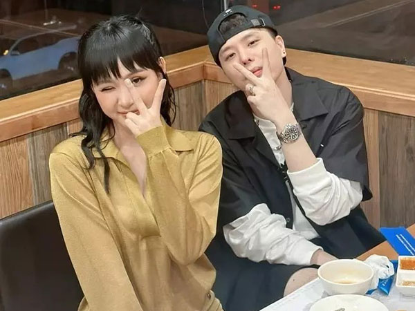 Trịnh Thăng Bình lên tiếng sau khi bị tẩy chay vì chụp ảnh cùng Hiền Hồ: 'Biết đâu sau này ra nhạc mới các bạn quay lại'